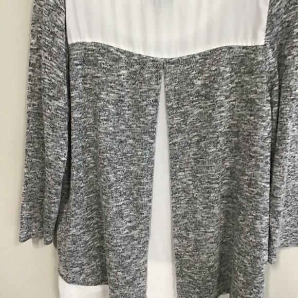 THE LIMITED White and Black print  sweater / blouse .‎ SIze Sm - Picture 3 of 4